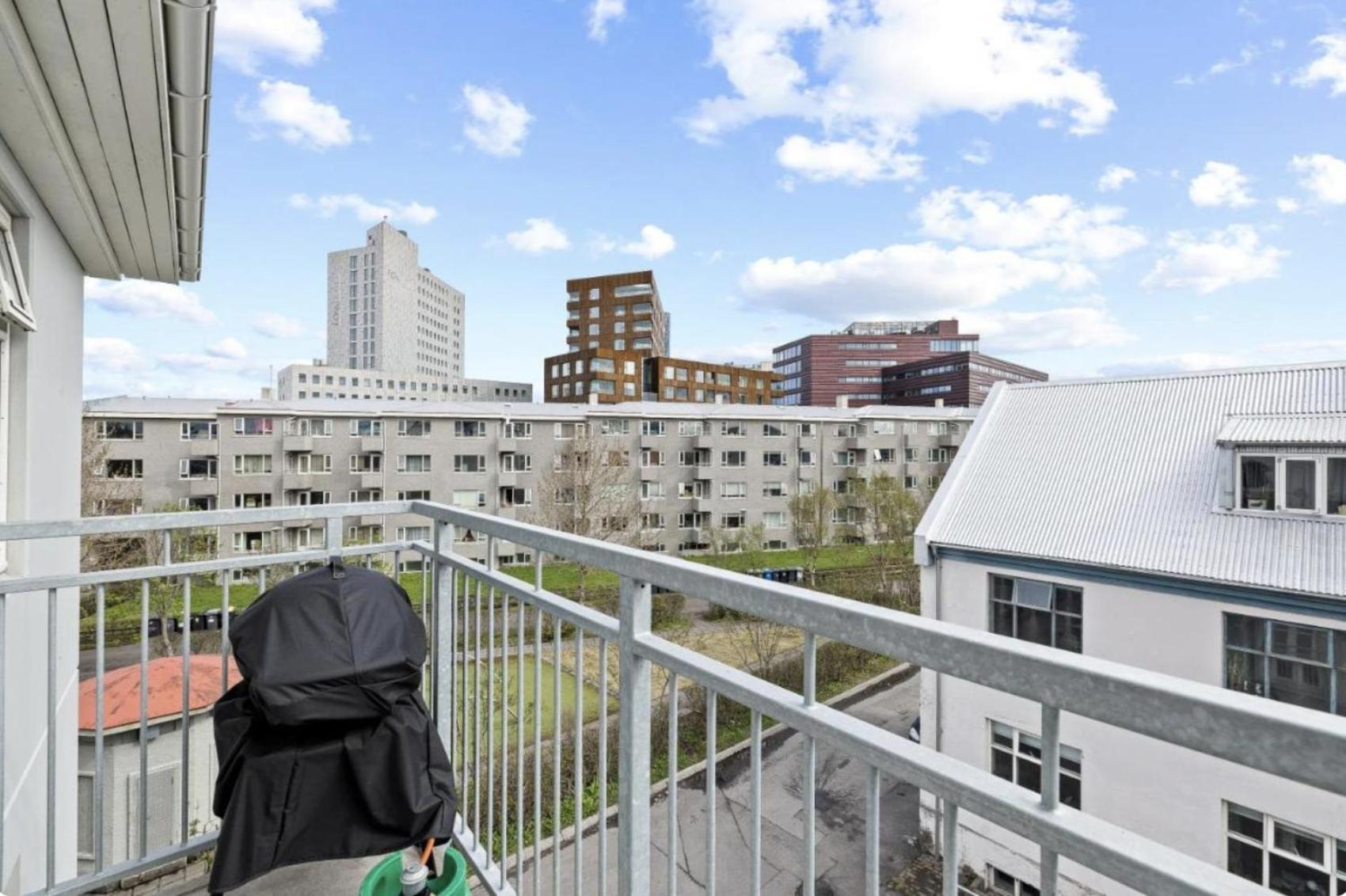 Cheerful Down Town Apartment 雷克雅維克 外观 照片